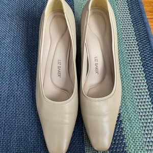 Liz Baker Women's Tan Flats